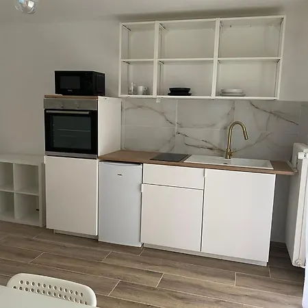 Pearl Arbor Apartment *