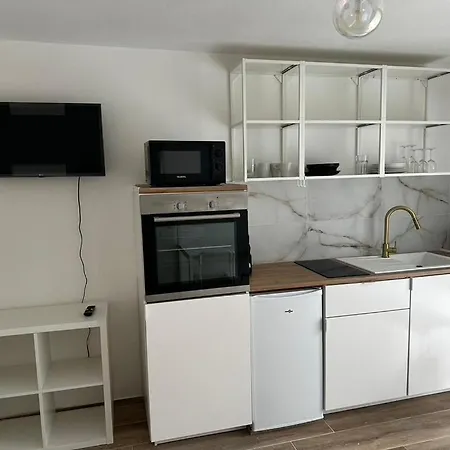 Pearl Arbor Apartment *