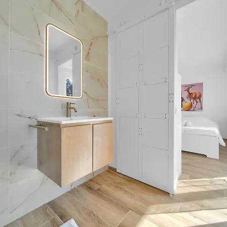 Pearl Arbor Apartment *